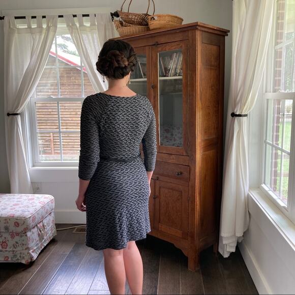 NY & Co. Grey & Black Textured Dress With Belt, XS - Picture 3 of 6